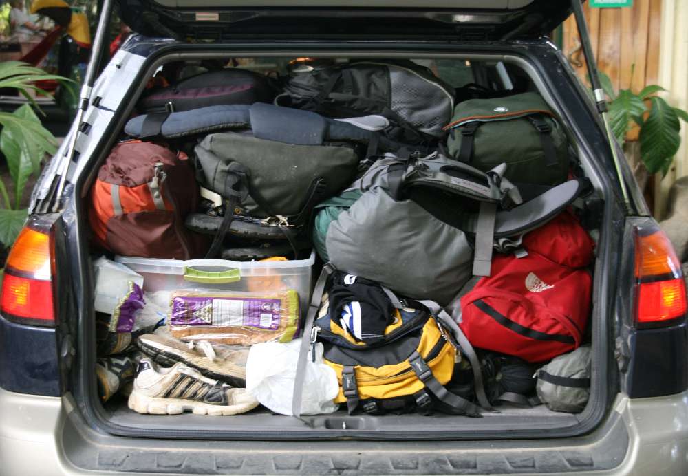 Không nên chất quá nhiều đồ trên xe, khiến xe nặng nề và tiêu tốn thêm nhiên liệu 