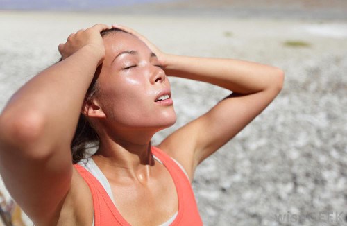 Tập thể thao hoặc vận động mạnh dưới trời nắng gắt có khả năng cao gây ra bệnh sốc nhiệt 