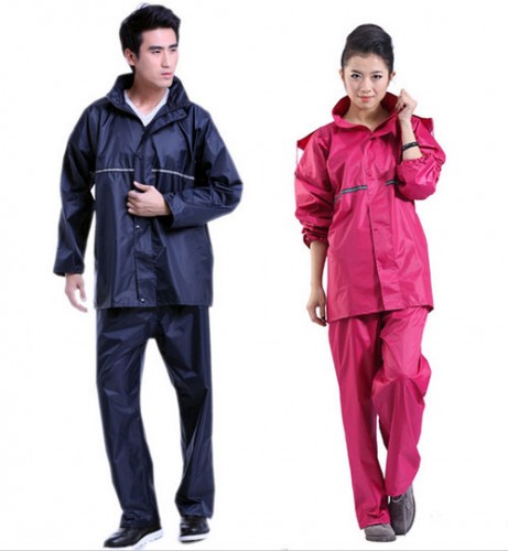 Áo mưa bộ là loại đem lại an toàn nhất cho người sử dụng khi trời mưa 