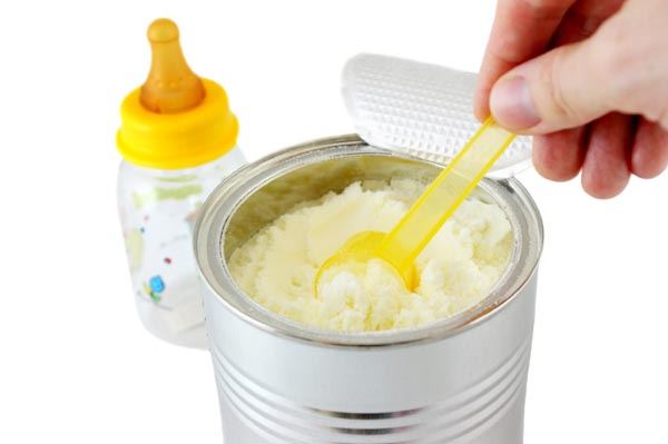 Khi pha sữa cho bé các mẹ tuyệt đối tránh những điều gây tác hại cho bé nếu pha sữa sai cách