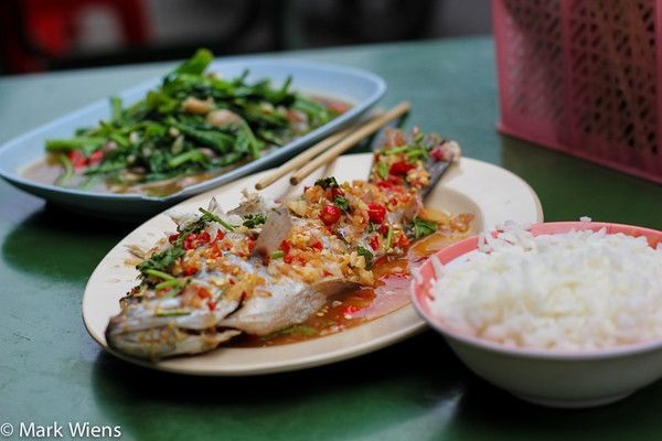 Bữa cơm đơn giản, rẻ tiền nhưng cực ngon tại Yaowarat.