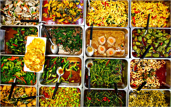 Khu Or Tor Kor có đầy đủ các món ăn tinh hoa của ẩm thực Thái Lan.