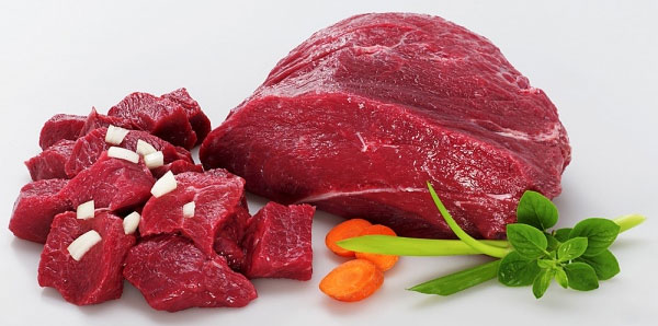 Thịt đỏ sẽ làm nặng bụng, khó khăn cho tiêu hóa khi trời mưa.