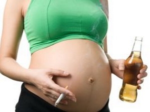 Hãy loại bỏ hoàn toàn cafe, rượu, bia, thuốc lá và các chất kích thích ra khỏi thực đơn nếu bạn dự định mang thai.