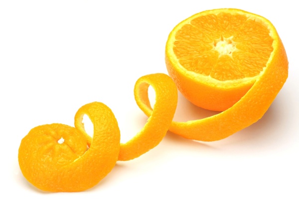 Vỏ cam, chanh có tác dụng làm mềm và tan xương cá.