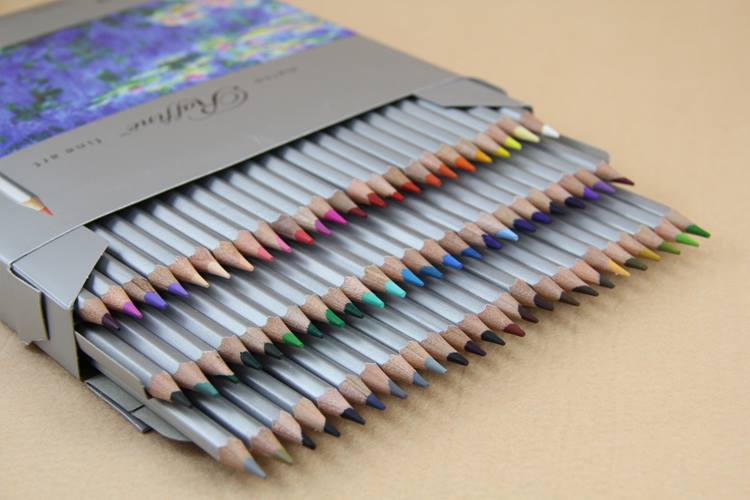 Loại bút chì màu bán kèm với các loại sách tô màu là loại màu đẹp và tương thích nhất.