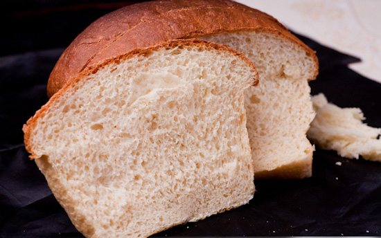 Bánh mỳ có thể hút bớt nước để chữa cơm nhão.