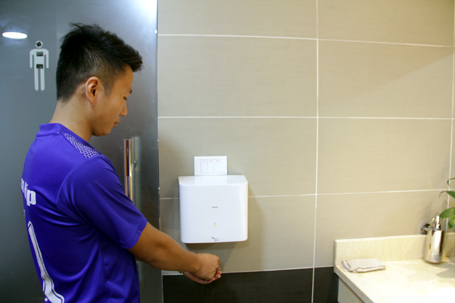 Đây là nhà vệ sinh công cộng đầu tiên trên địa bàn Hà Nội được trang bị “nội thất” lên đến cả trăm triệu đồng.