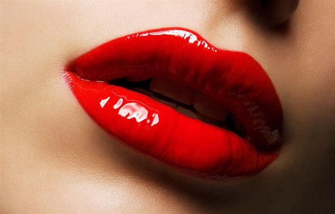 Đánh son môi quá dày có thể khiến phụ nữ phải tiếp nhận nhiều độc tố hơn.