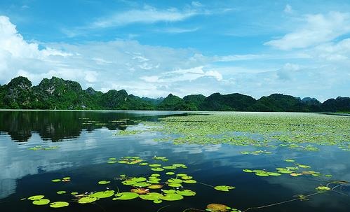 Vẻ đẹp như tranh vẽ của hồ Quan Sơn.
