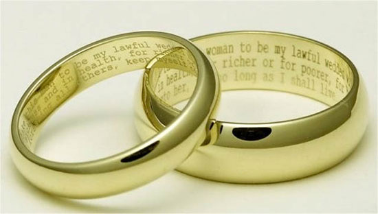 Hãy lựa chọn trước một câu nói ý nghĩa để khắc lên chiếc nhẫn của mình.