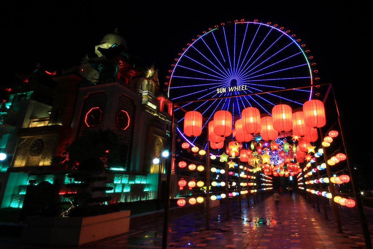 Công viên Asia Park với con đường đèn lồng dài nhất Việt Nam sẽ là địa điểm chơi trung thu lý tưởng.