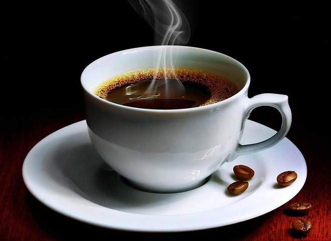 Súc miệng bằng cà phê sẽ giúp loại bỏ mùi tỏi.