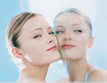 Việc quan trọng nhất khi chăm sóc da khô là cấp đủ nước cho làn da.