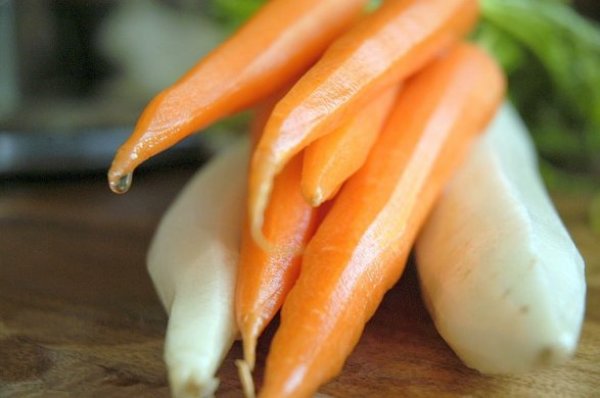 Cà rốt kết hợp với củ cải gây mất vitamin C.