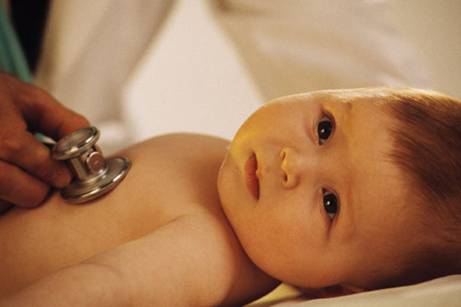 Không tiêm vắc xin nếu trẻ bị sốt hoặc có vấn đề về sức khỏe.