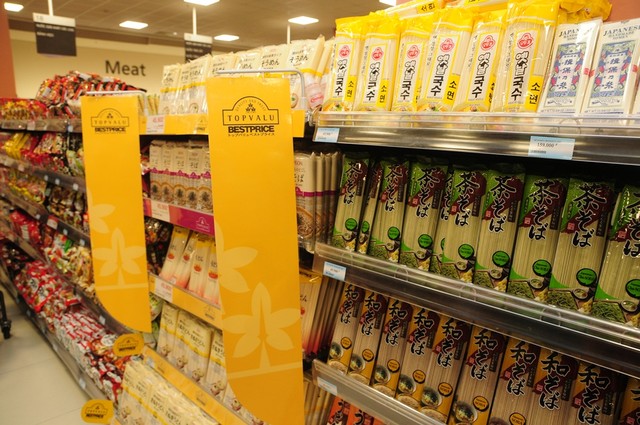 Khu siêu thị với hàng trăm nghìn sản phẩm từ Nhật Bản.
