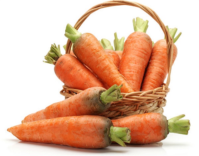 Cà rốt: Bạn có biết rằng ăn quá nhiều cà rốt khiến cơ thể hấp thụ quá nhiều beta-carotene? Điều này dẫn đến tăng mật độ của máu và bị vàng da. Đây là một trong những thực phẩm lành mạnh có thể trở nên nguy hiểm khi tiêu thụ quá nhiều.