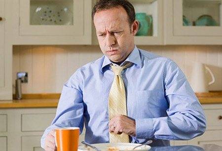 Đầy bụng, ợ hơi thường xuyên là biểu hiện bệnh đường ruột.