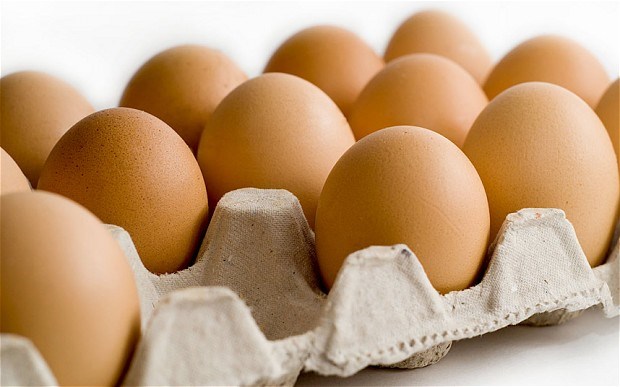 Báo cáo của các nhà khoa học thực phẩm Dana Gunders - trứng có thể để được 3 - 5 tuần sau ngày hạn dùng in trên hộp đóng gói. Tuy nhiên, trứng phải được lưu giữ ở nhiệt độ dưới 5 độ C để ngăn ngừa sự tăng trưởng của vi khuẩn Salmonella enteritidis liên quan đến ngộ độc thực phẩm.