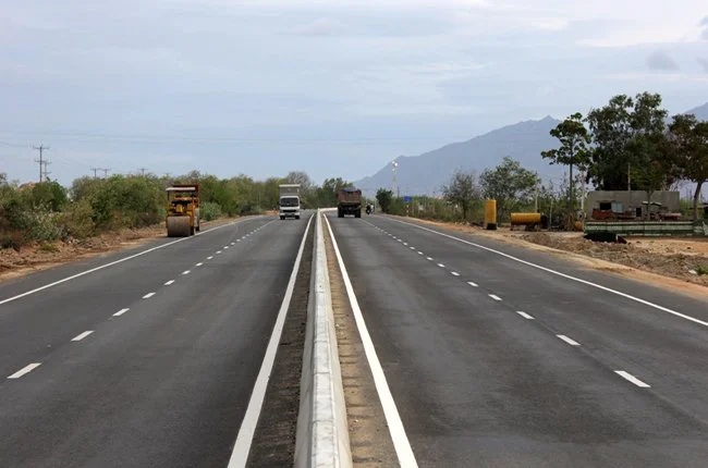Hệ thống đường Quốc lộ Việt Nam đang được liên tục nâng cấp để đáp ứng nhu cầu di chuyển của người dân.