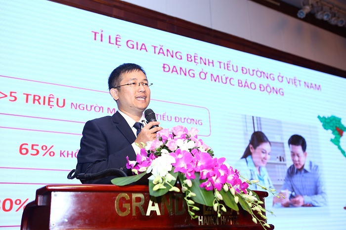 BS Mai Thanh Việt – Gíam đốc Ngành hàng Sữa Bột Vinamilk giới thiệu sản phẩm dinh dưỡng cho bệnh nhân đái tháo đường.