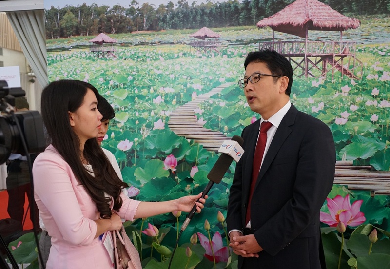 Ông Fung Kai Jin, Phó Tổng giám đốc kiêm Giám đốc khối Doanh nghiệp SMEs VPBank trả lời phỏng vấn.