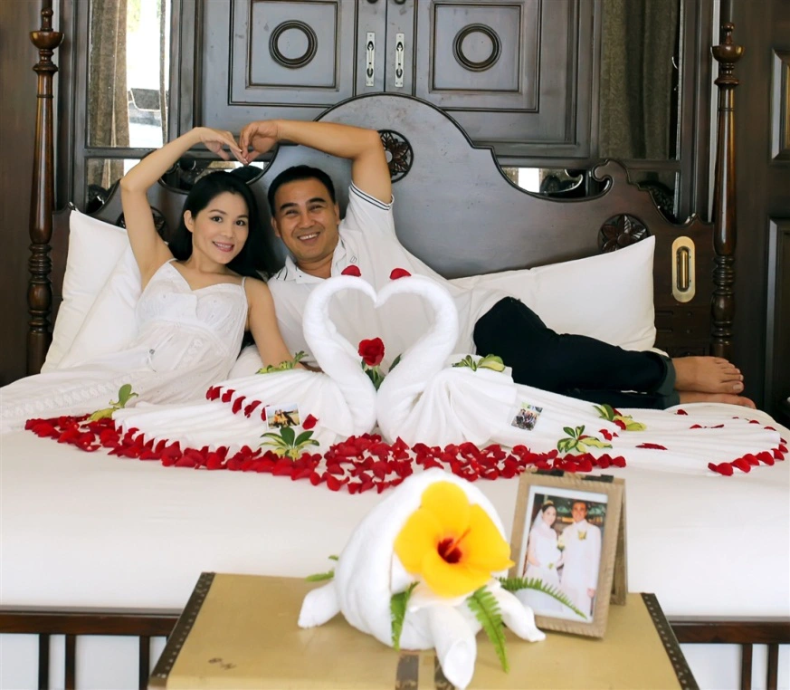Với cặp vợ chồng MC Quyền Linh, JW Marriott Phu Quoc Emerald mang đến những cảm nhận lãng mạn làm rung động “mùa yêu đầu tiên”.