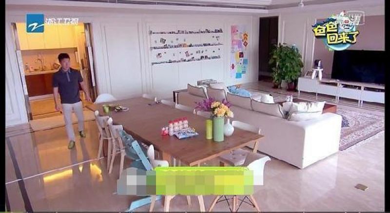 Những thước phim được quay tại nhà của vận động viên Lý Tiểu Bằng trong chương trình truyền hình thực tế “Bố ơi mình đi đâu thế” phiên bản Trung. 