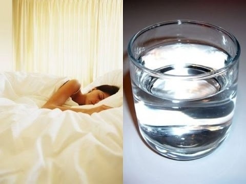 Đặt một cốc nước ở đầu giường có ý nghĩa phong thủy tốt. (Ảnh minh họa)
