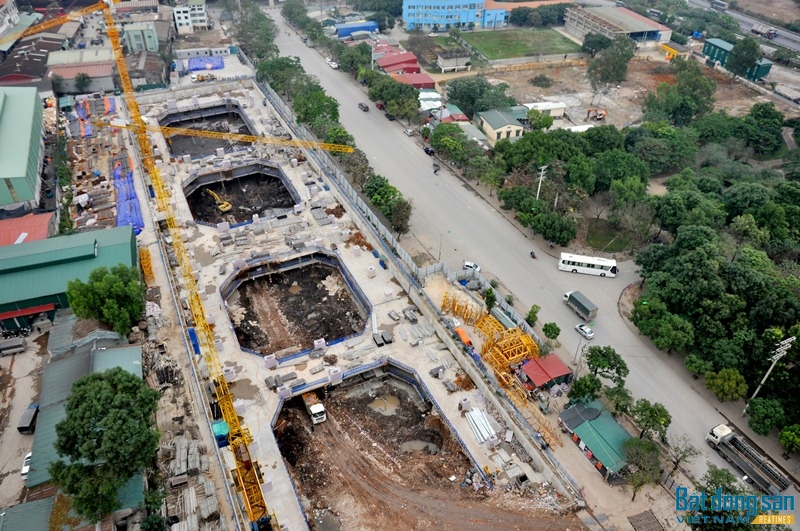Công trình số 1 Trần Thủ Độ (Hoàng Mai, Hà Nội) chưa được cấp Giấy phép xây dựng nhưng chủ đầu tư là Công ty TNHH MTV Đầu tư Phương Đông vẫn tổ chức thi công rầm rộ.