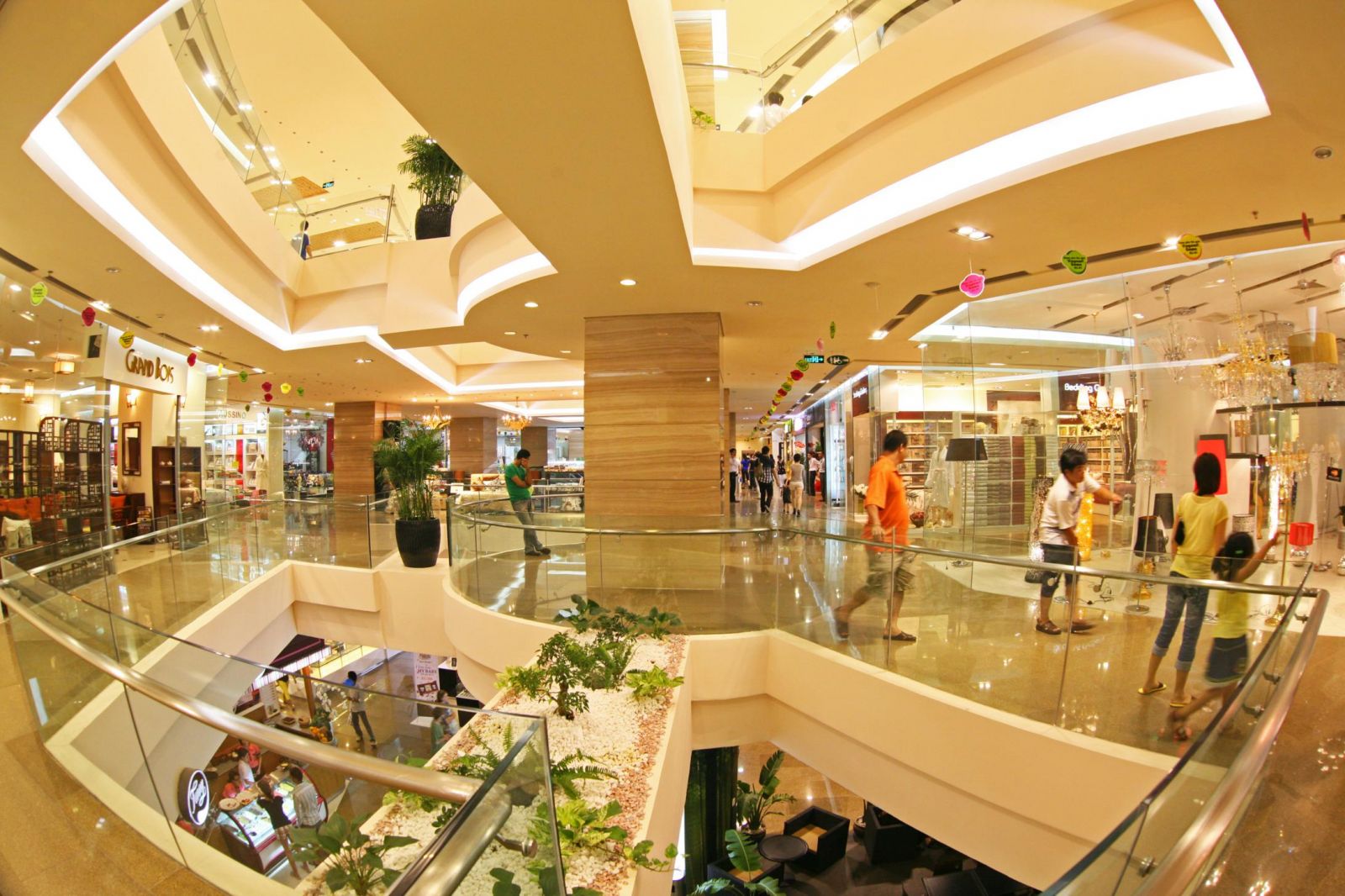 thị trường bán lẻ Việt Nam vươn lên vị trí thứ 6, cao hơn một số thị trường đã phát triển như Singapore, Hồng Kông và Indonesia.