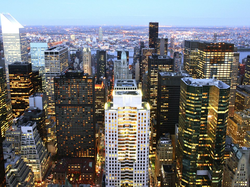 Manhattan, New York Giá niêm yết trung bình: 24,99 triệu USD  Giá bán cao nhất: 41 triệu USD   Giá trung bình mỗi foot vuông:4.885USD