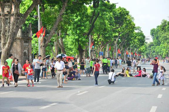 nhiều đô thị lớn ở Việt Nam hiện nay, trong đó có Hà Nội, diện tích đất dành cho không gian công cộng đang thiếu cả về lượng và chất.