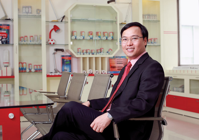 CEO Điện Quang - Hồ Quỳnh Hưng