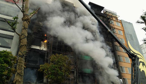 Vụ cháy nghiêm trọng trên phố Trần Thái Tông khiến 13 người tử nạn