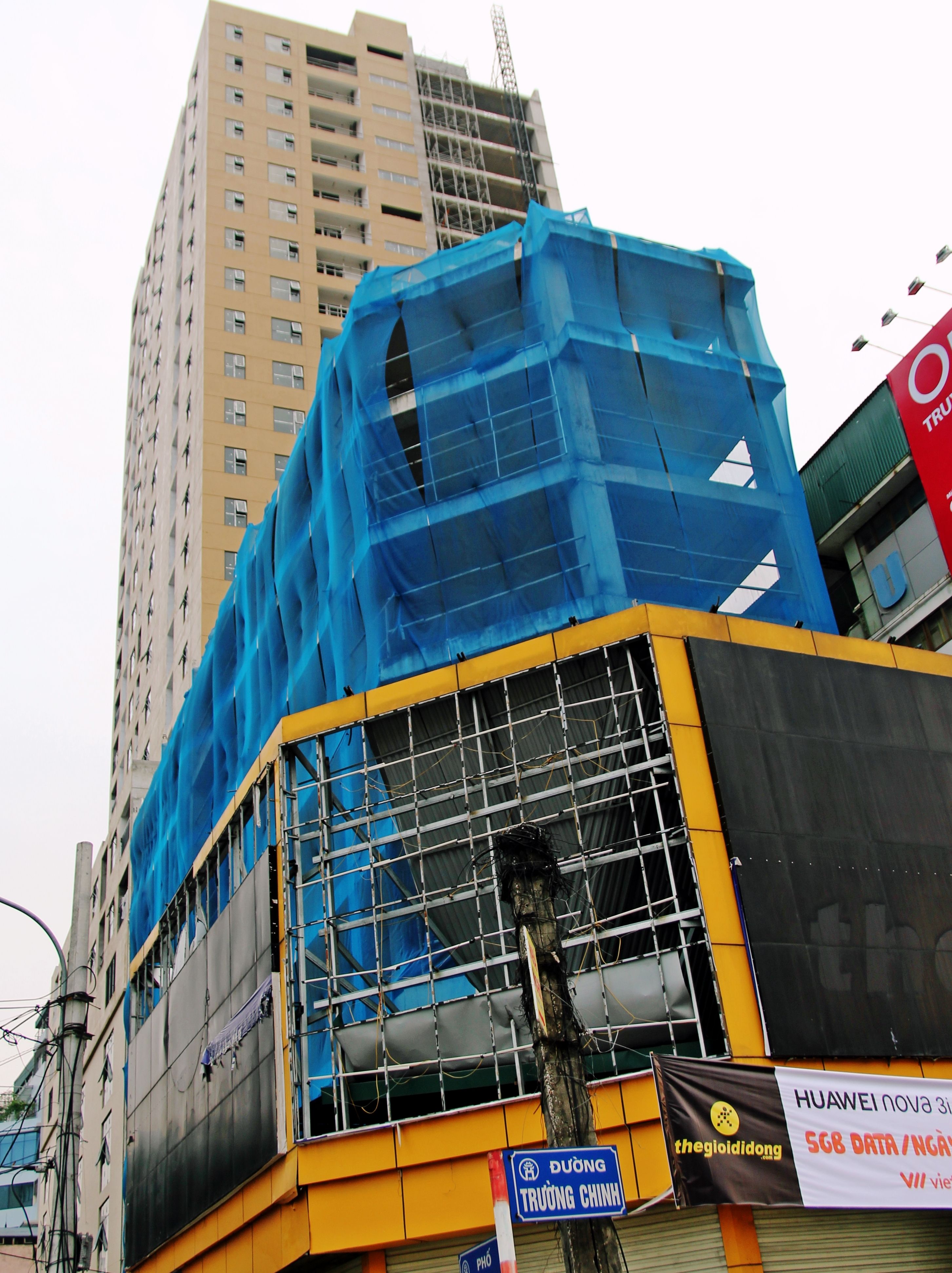 Dự án 317 Trường Chinh đã thi công xong phần thô tòa nhà 7 tầng và 24 tầng. (Ảnh: Trần Tiến)