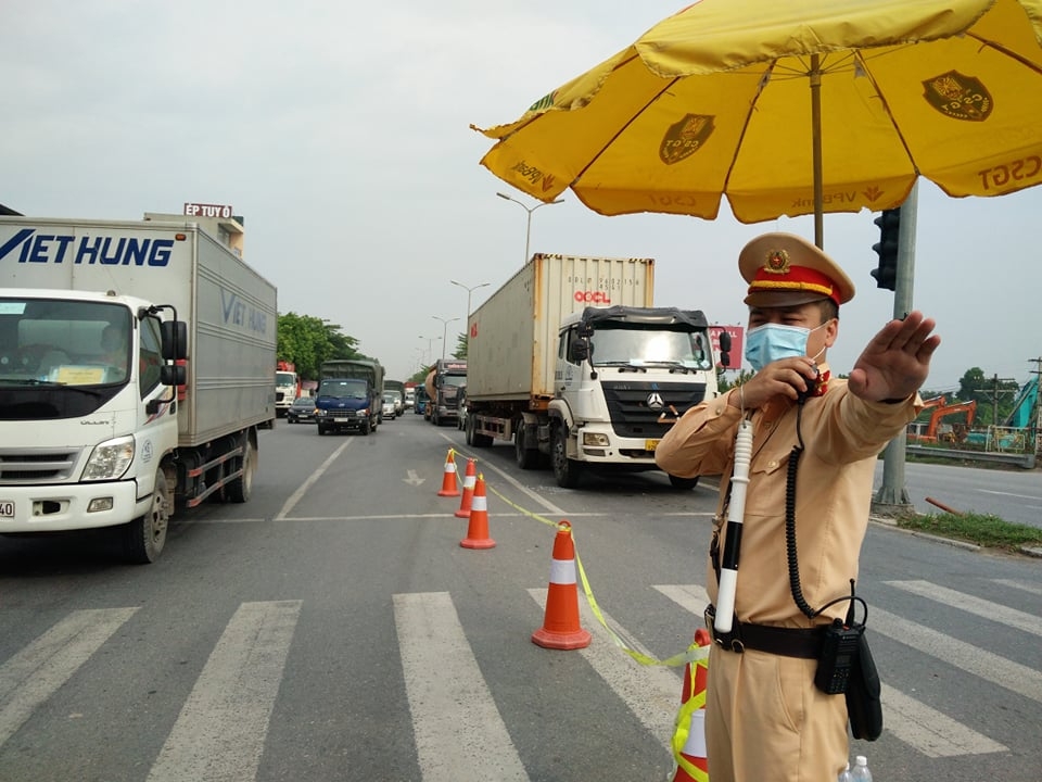 Thành phố Hà Nội đã tăng cường tối đa lực lượng hỗ trợ vận tải hàng hóa