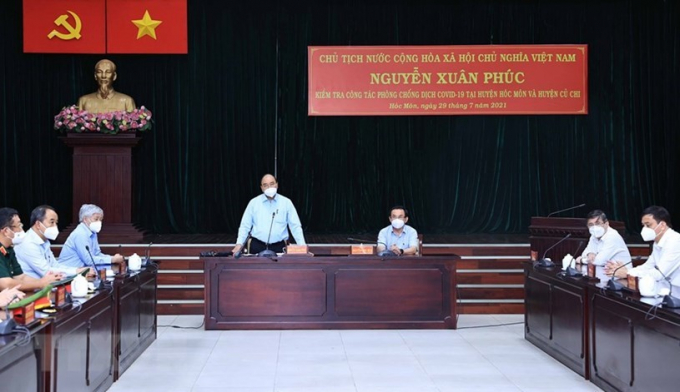 Chủ tịch nước Nguyễn Xuân Phúc phát biểu tại buổi làm việc với lãnh đạo huyện Hóc Môn và huyện Củ Chi về công tác phòng, chống dịch COVID-19.