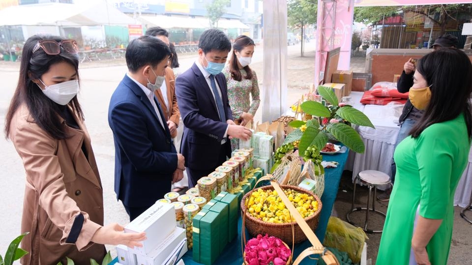 Sản phẩm OCOP góp mặt tại một hội chợ thương mại tổ chức ở huyện Sóc Sơn đầu năm 2022. Ảnh: Lâm Nguyễn.