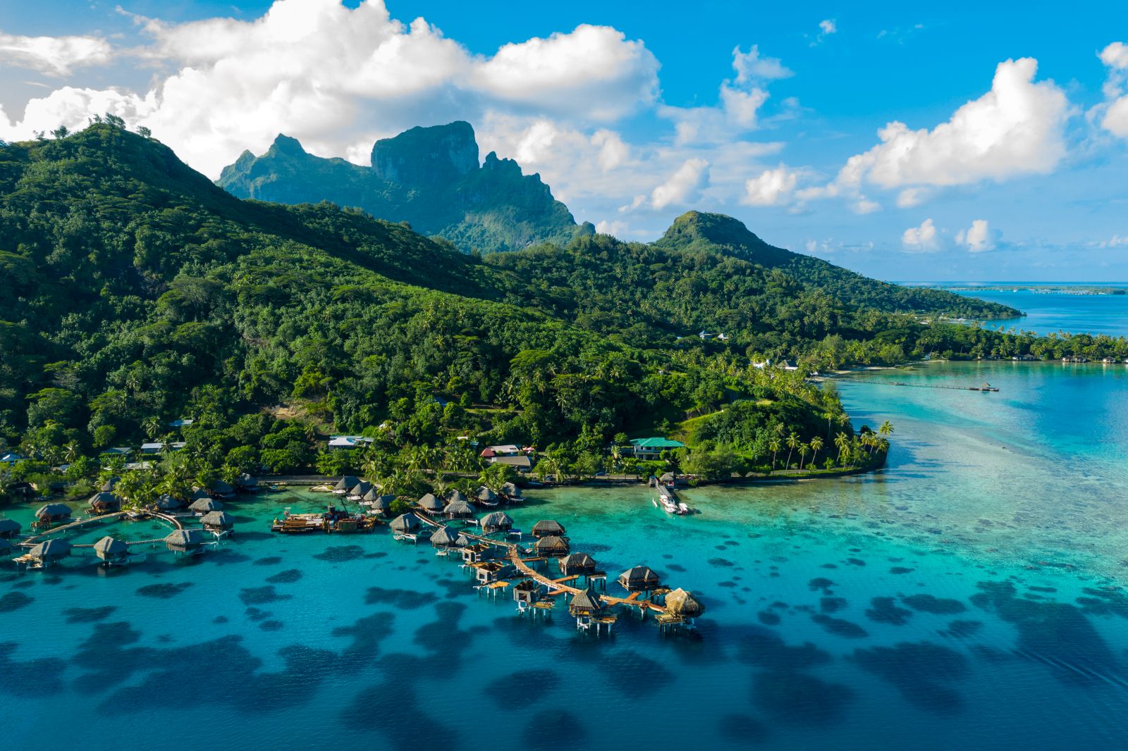 Bora Bora là nơi hội tụ của những thương hiệu khách sạn, resort sang trọng bậc nhất