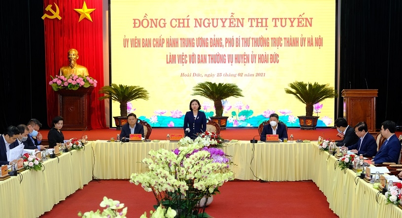 Phó Bí thư Thường trực Thành ủy Hà Nội Nguyễn Thị Tuyến làm việc với huyện Hoài Đức, ngày 25/2/2021. (Ảnh: Phạm Hùng)
