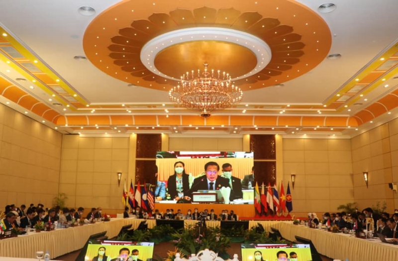 Hội nghị Bộ trưởng Kinh tế ASEAN lần thứ 54, các Hội nghị tham vấn cấp Bộ trưởng Kinh tế giữa ASEAN và các nước đối tác Ấn Độ, Nga, Hàn Quốc diễn ra tại Cam-pu-chia