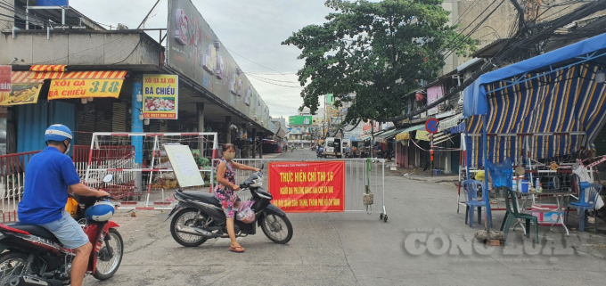 Chợ Bà Chiểu (quận Bình Thạnh) đang tạm dừng hoạt động để thực hiện giãn cách. 