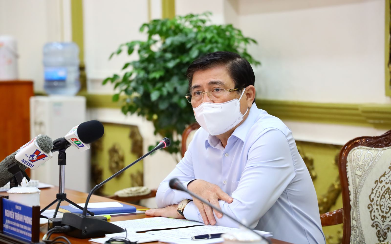 Chủ tịch UBND TP.HCM Nguyễn Thành Phong chủ trì buổi họp.