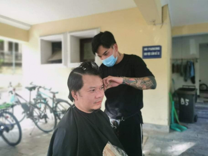 Mở dịch vụ cắt tóc tại nhà, nhiều thợ tóc bất ngờ với doanh thu khủng