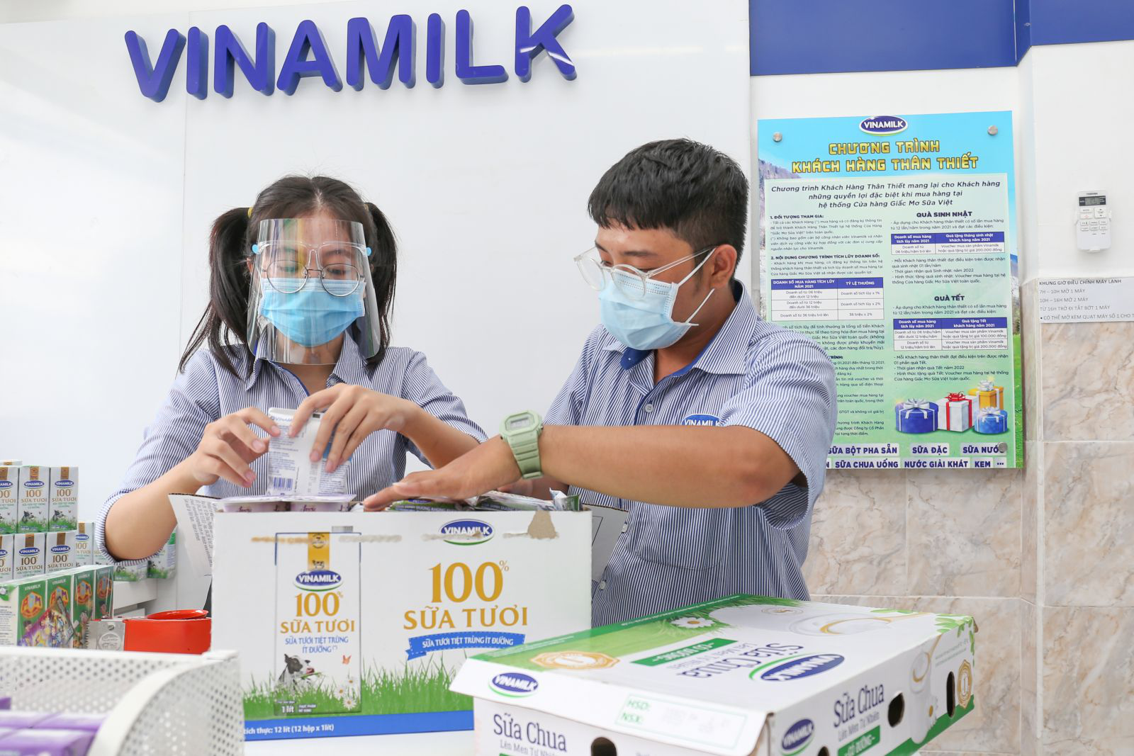 Hệ thống Giấc mơ sữa Việt của Vinamilk với hơn 500 cửa hàng trên cả nước, kết hợp kênh thương mại điện tử đã đóng góp tích cực vào doanh thu của quý III/2021
