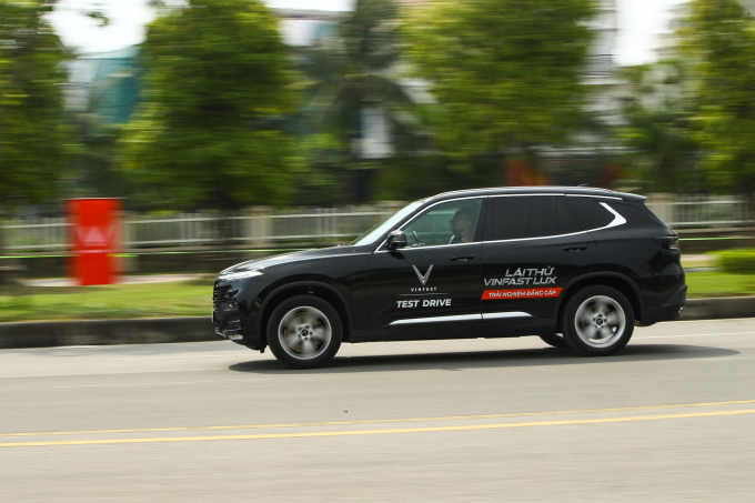 Tuân thủ quy định 5K mùa dịch, VinFast tiên phong phục vụ lái thử xe, ký hợp đồng tại nhà khách hàng