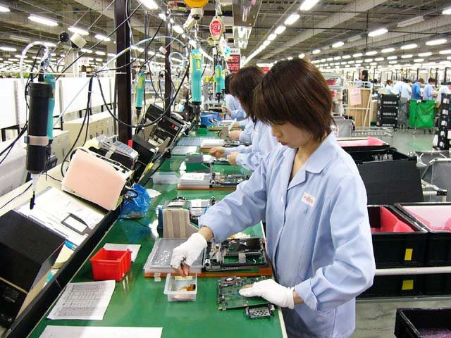 Máy vi tính, sản phẩm điện tử và linh kiện là nhóm hàng xuất khẩu lớn thứ 2 của Việt Nam