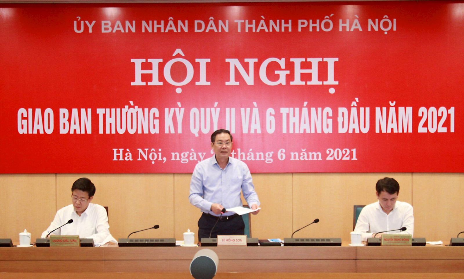 Phó Chủ tịch UBND TP. Hà Nội Lê Hồng Sơn phát biểu tại hội nghị.